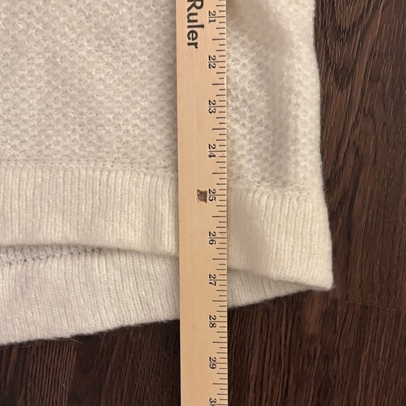 NWT Abercrombie Cream Sweater - Picture 5 of 6